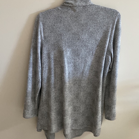 Apt 9 Gray One Button Sweater Size M - Picture 5 of 5